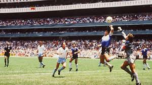 Fue decidido por una encuesta en el sitio oficial de la fifa duarante la copa mundial de la fifa en 2002. El Dia Que Diego Maradona Hizo El Gol Del Siglo Y Se Convirtio En Villano Por La Mano De Dios El Grafico