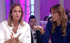 Cristina parodi ospite da oggi è un altro giorno, il programma condotto su rai 1 da serena bortone, racconta del suo matrimonio con il sindaco di bergamo. Benedetta Parodi Clamorosa Indiscrezione Ai Piani Altissimi In Rai La Sorella Cristina Che Dice Libero Quotidiano