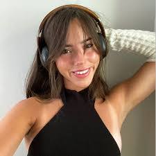 Jenna Ernst's Instagram, Twitter & Facebook