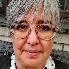 Crunchy Apple & Carrot Salad with Creamy Dressing. Ingredients :