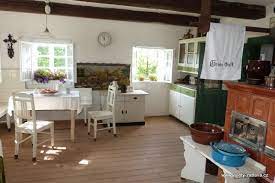 Kouřim je město ležící v okrese kolín asi 21 km západně od kolína.žije zde přibližně 1 900 obyvatel a její katastrální území má rozlohu 1440 ha. Skanzen Kourim