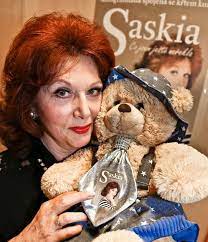 Když v létě saskia burešová slavila 70. Saskia Buresova Jeji Skutecne Prijmeni Ji Nikdo Neveri A Kafe Cz