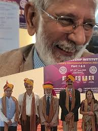 3 Questions ki Navin Ramgoolam fin poz Soodesh Callychurn dans meeting  Triolet: 1. Ki san la “Manish Roy”? 2. Ki san la 2 frères Gurroby? 3. Ti  papier par millions PS. Réponse