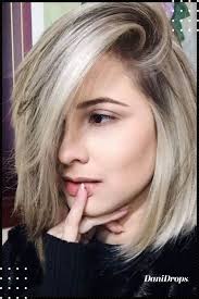 Chanel Blonde con Black Mechas: Un estilo moderno que conquistó las  pantallas de cine