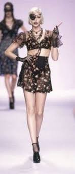 Winter fashion fall runway thierry mugler 1995 nadja auermann. Nadja Auermann Catwalk Famousfix Com Post