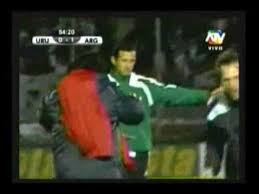 En güzel, en yeni bilardo oyunlarını oynayın. Bilardo Llora Y Abraza A Maradona Tras Clasificacion De Argentina Youtube
