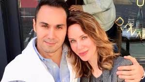 Demet şener kimdir nerede doğmuştur kaç yaşındadır?, demet şener boyu kaç?, biyografisi, hayatı, oynadığı diziler ve filmler. Demet Sener In Esi Cenk Kupeli Hangi Meslegi Icra Ediyor Cenk Kupeli Kac Yasinda Hayat Haberleri