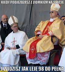 Piętrze budynku, gdzie znajduje się jego pokój. Papiez Franciszek Kiedy Podjezdzasz Z Ziomkiem Na Stacje I Widzisz Jak Leje 98 Do Pelna Paczaizm Pl