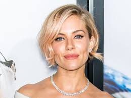 Sienna Miller Takes Over For Emma Stone In Broadway S Cabaret Sienna Miller Sienna Miller Hair Michelle Williams Hair