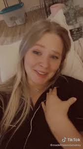 Mandy Marvin's Instagram, Twitter & Facebook