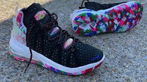 Black covers the heel and the swoosh logo on the inside of the heel with mini embroidered and chlorine blue heel. Lebron 18 James Gang On Foot Youtube