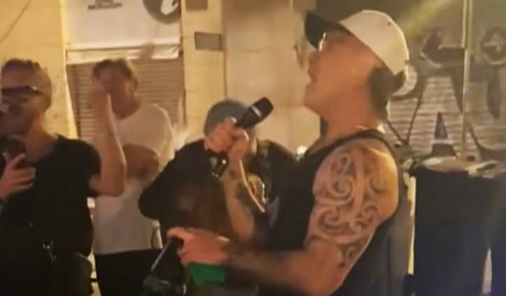 Robbie Williams surprises fans as he's spotted busking in the streets of Spain | Nine.com.au