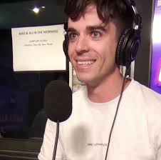 Radio star accidentally reveals colleague's pregnancy live