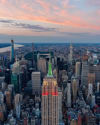 On may 1, 1931, president herbert hoover officially dedicates new york city 's empire state building, pressing a button from the white house that turns on the. Empire State Building On Twitter Taking The Mexican Flag To The Skyline Tonight As We Shine In Red White Green For Mexican Independence Day Esbright Captiv 8 Ig Https T Co Wkes4rjmyv
