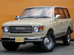 ランクル80丸目換装 ベージュ テレビドラマにtv出演 ランクル60の様な旧車の香り漂う丸目2灯ヘッドライトに換装されたランクル80 ホイールはflexdreamオリジナルメッキキャップ付きホイール クローム toyota landruiser80 fzj80g ランクル60 ランクル80 ランクル 70