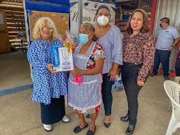 Hoteles Azul Ixtapa lleva regalos al festejo del Día de las Madres en  escuela “Nueva Manitoba en México”
