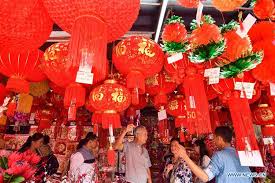 People Select Chinese New Year Decorations In Kuala Lumpur Malaysia Xinhua English News Cn