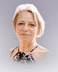 Karen Hallowell's Instagram, Twitter & Facebook