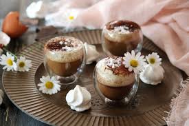 Con i rebbi di una forchetta bucherellate l'impasto sul fondo poi procedete con la cottura alla cieca: Caffe All Uovo O Cappuccino Vietnamita Delizie Confidenze