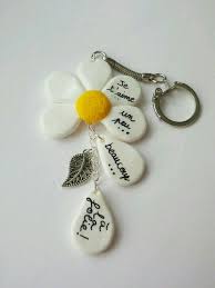 He Loves Me He Loves Me Not Cute Daisy Flower Key Chain For Inspiration I Bet It Was Made From Polym Polymer Clay Jewelry Polymer Clay Charms Clay Jewelry