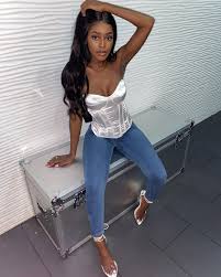 I got a small waist, pretty face and a big bank. Angwi Tacho On Instagram Small Waist Pretty Face Pretty Face Hit Girls Fashion