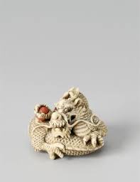 Netsuke figures range from one to three inches and were painstakingly adorned with details by the maker by hand. 670 Netsuke Ideen Asiatische Kunst Online Katalog Auktion