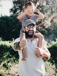 Ucapan selamat hari raya lebaran atau idul fitri dalam bahasa arab yang umum dipakai adalah minal 'aaidiin wal faaiziin dan taqabbalallaahu minnaa wa minkum. 3 Cara Sederhana Agar Ayah Makin Dekat Dengan Anak Laki Laki Parenting Fimela Com