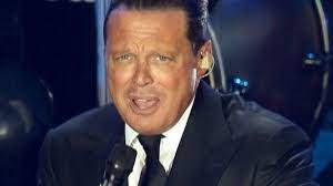 It became an immediate hit and catapulted him onto the latin music charts, making him a household name in spanish speaking countries all over the world. Mira Como Luce Luis Miguel Hoy En Dia