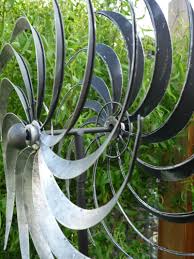 Die einzelnen ringe lassen sich aufdrehen und ganz beliebig in form biegen. Windspiel Gartenstecker Windrad Garten Figur Metall Sonne Gartengluck 175cm Gartendekorationen Shop