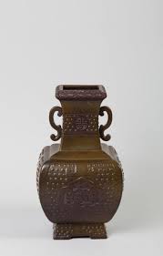 Important Vase Balustre Chine Dynastie Qing Xixe Siecle En Porcelaine Emaillee Poudre De The Reprenant Un Dynastie Qing Caractere Chinois Vente Aux Encheres