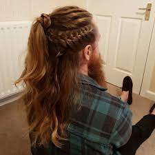 Účesy se vždy odrážejí v sociální oblasti. Vikingske Ucesy Ragnar Head Tattoo Viking Tattoos Head Tattoos Ragnar Lothbrok Tattoo Vikingske Ucesy Se Casto Vyznacuji Dlouhymi Hustymi Vlasy Na Horni A Zadni Strane Hlavy A Oholenymi Stranami