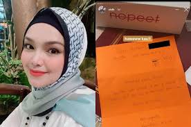 The baby boy, delivered via caesarean section, weighed 3.84kg. Online Seller Calls Siti Nurhaliza A Motherf Er How She Responds Will Surprise You Entertainment Rojak Daily