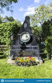 Aus welcher familie stammte beethoven? Letzter Ruhestatte Des Komponisten Ludwig Van Beethoven Auf Dem Wiener Zentralfriedhof Redaktionelles Stockbild Bild Von Zentral Mozart 160657559