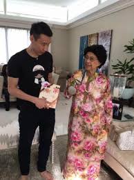 Lee chong wei is mr. Marina Dato Lee Chong Wei Went To Show Mum
