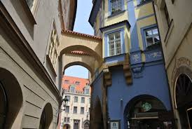 Auch die teynkirche und das haus zur steinernen glocke sind einen abstecher wert. Prag In 3 Tagen Ausfluge In Prag