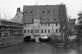 Sudenbau über die pegnitz, ursprünglich gemeinsamer krankensaal (heute gaststätte). Ehem Heilig Geist Spital Und Kirche Nurnberg Offentliche Gebaude Wiederaufbauatlas Haus Der Bayerischen Geschichte