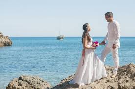 Vestidos de invitada para bodas de invierno: Claves De Estilo Para Una Boda Ibicenca