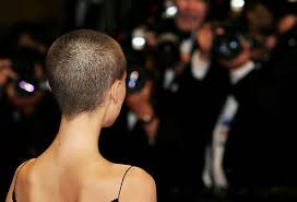 Hai tagliato i capelli cortissimi e temi di non essere femminile abbastanza? Perche Il Patriarcato Ha Paura Delle Forbici Per Le Donne I Capelli Corti Sono Una Dichiarazione Politica Straightophobic