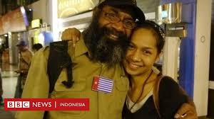 Yusuf azmi bagi peribahasa selepas viral video banding kekuatan yusuf azmi dengan long tiger. Lahir Dan Besar Dalam Konflik Bagaimana Anak Anak Kandung Tertuduh Separatis Memandang Keindonesiaan Bbc News Indonesia
