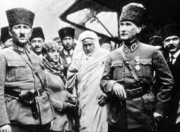 Mersin Tarsus Ataturk Seyh Sunusi Ile Yenice Istasyonunda 15 Mart 1923 Yenice Istasyonu Milli Kurtulus Mucadelesinden Sonra Yorey Goruntuler Ile Fotograf Tarih Turkler