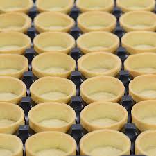 Tart pans can also come in a wide range of shapes unlike pie pans that can have only round the quiche dish baking pan is made of professional grade porcelain material, which is nontoxic and. Mini Round Sweet Vanilla Tartelettes Gourmetfoodworld Com