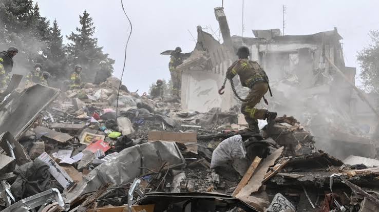 Ukraine war: Russian glide bomb attack on Zaporizhzhia kills at least 20 people - BBC News