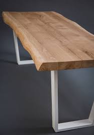 vous pouvez admirer ici une magnifique table en chene rustique dit live edge un plateau qui a enormeme table salle a manger salle a manger bois table en chene