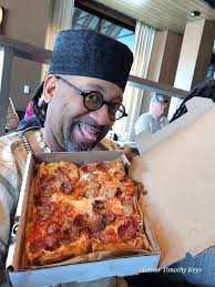 Detroit style pizza to go in Dallas