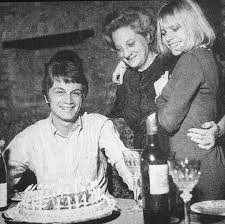 France gall beteuerte später, sie hätte das lied damals nie gesungen, wenn sie davon gewusst hätte. Epingle Sur Chanteurs