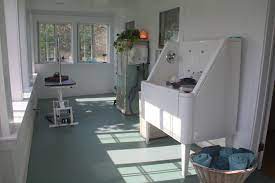 The Other Side Is Where The Magic Happens A Beautiful Bathtub Designed For The Comfort And Safety O Dog Grooming Salons Dog Grooming Shop Pet Grooming Salon