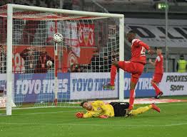 The chilean is set to sign a contract worth £450,000 a week at old trafford. Scoring Big Bucks Bundesliga Revenue Hits All Time High But Profits Are Waning