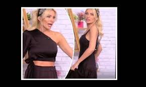 Carré court femme 65 ans : Eytyxeite To Eidame Ki Ayto H Kainoyrgioy Alla3e Royxa Kata Th Diarkeia Ths Ekpomphs Gossip Tv Gr