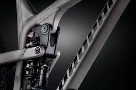 Aluminum water bottle may be scratched on surface. Tyee Al Propain Bikes