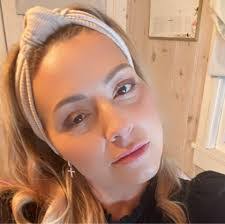 Melody Nowak's Instagram, Twitter & Facebook